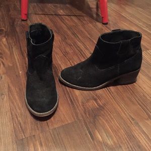 Dolce Vita suede booties lightly worn
