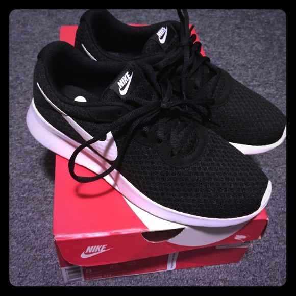 Nike Tanjun black and white sneakers