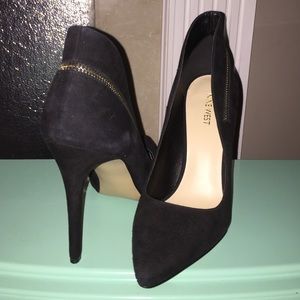 Like new Nine West heels size 9 black suede zipper