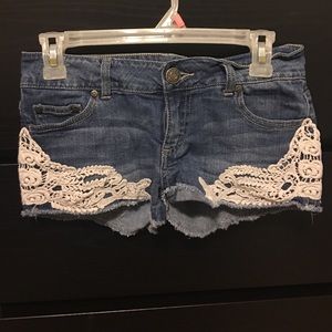 Jean shorts with lace