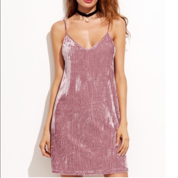Flash Sale 🎉🎊Pink velvet sexy dress