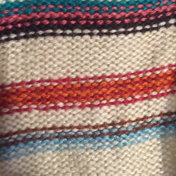 Striped scarf - Picture 4 of 4