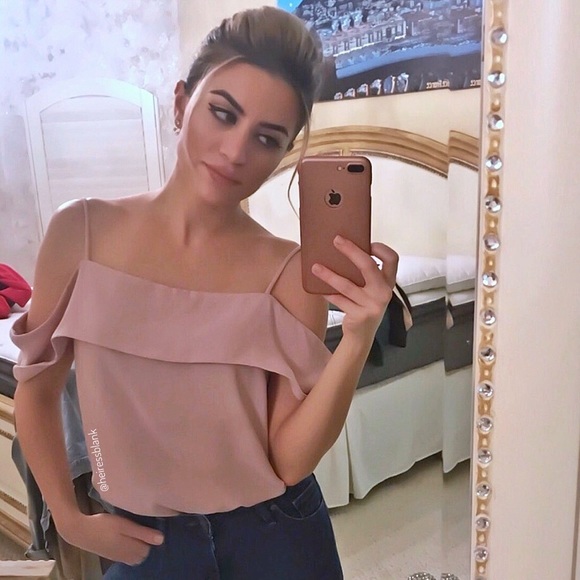 1 MED blush drape shoulder top - Picture 4 of 6