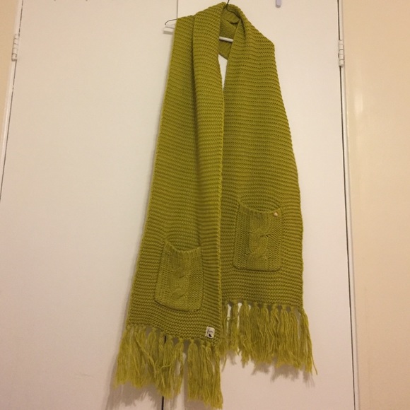Citron wrap scarf with pockets