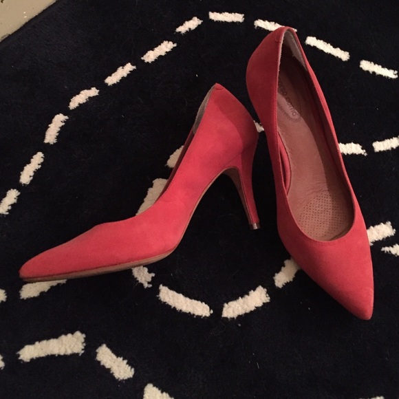 Corso como salmon suede heels
