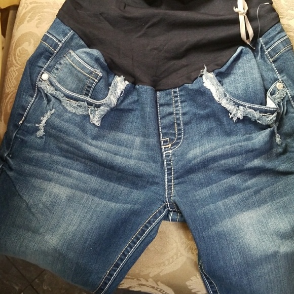 SALE! Distressed denim *Maternity Jeans . - Picture 3 of 3
