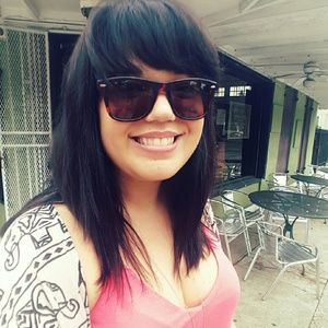 Meet your Posher, Elaine