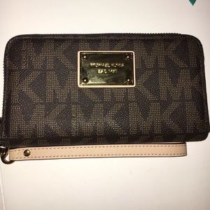 Micheal Kors JET SET LARGE SMARTPHONE WRISTLET