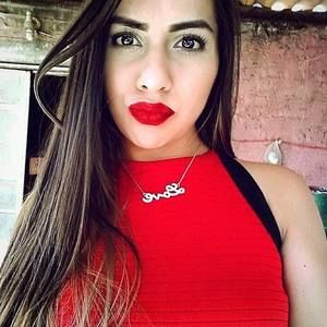 Meet your Posher, Deisy