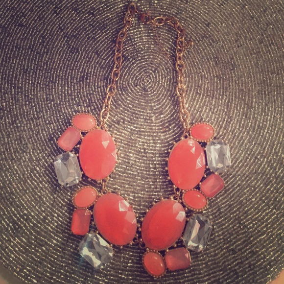 Jewelry - Gorgeous Peach Statement Necklace
