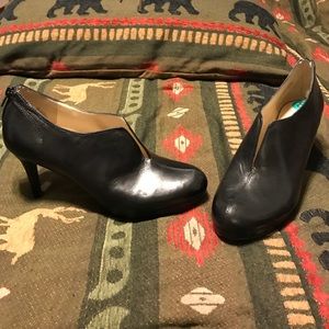 Black Nine West front slit booties size 8