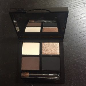 Bobbi Brown eye shadow quad set with brush