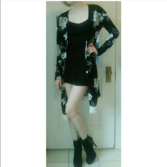 Black and white floral duster/kimono
