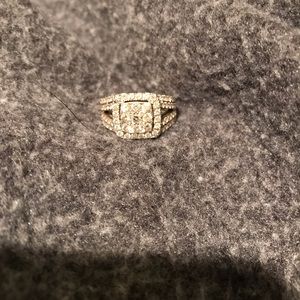 Diamond engagement ring