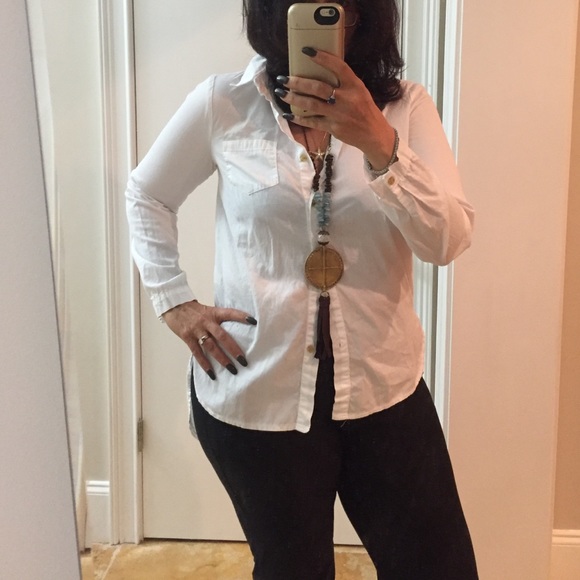 Scarlet Boulevard white button down with long back - Picture 3 of 4