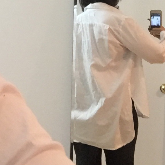 Scarlet Boulevard white button down with long back - Picture 2 of 4