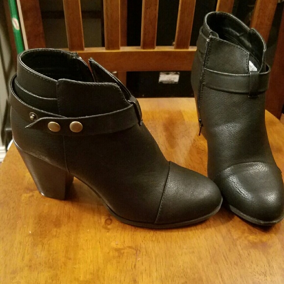 American eagle boots never worn