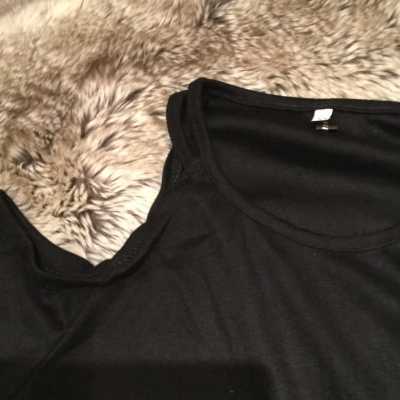 Cold Shoulder Side Zip Panel Tee-Black - Picture 4 of 4