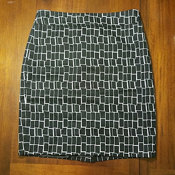 Ann Taylor Black and White Skirt - Picture 4 of 4
