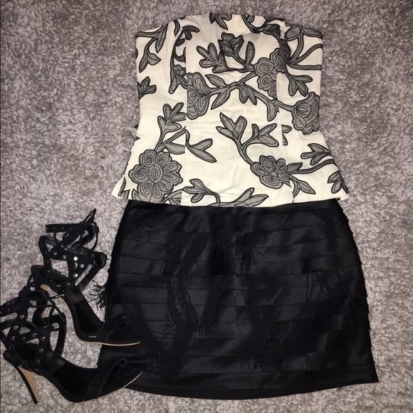 Black and white strapless tube top
