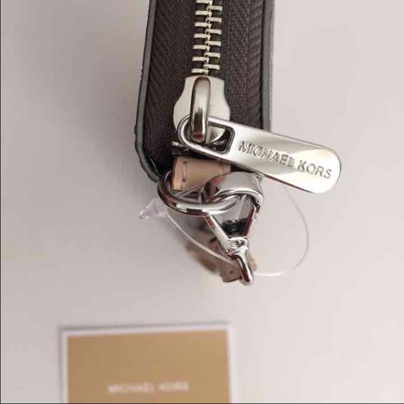 MK large flat phone case wristlet wallet - Picture 3 of 4