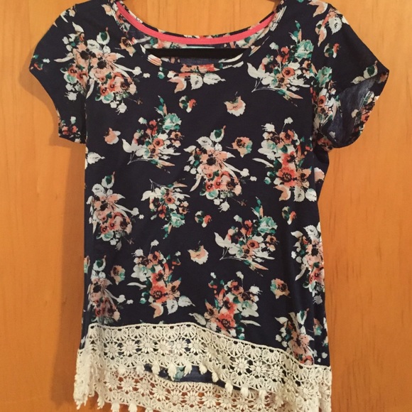 Maurice's top size small