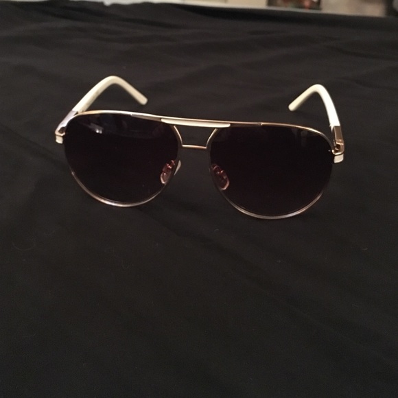 Tahari sunglasses