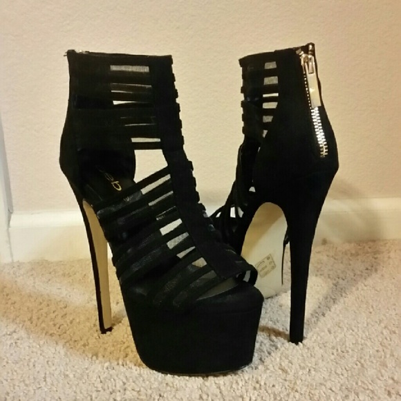NWOT Stunning bebe heels!