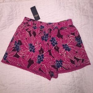 Hollister flowy  high waisted floral shorts