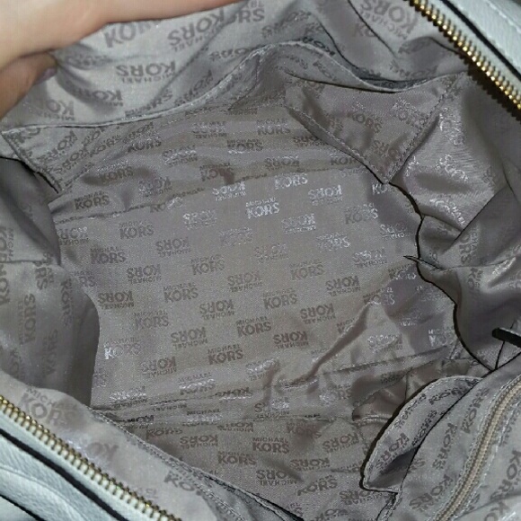 SOLD Michael Kors MD Bedford Satchel Vanilla - Picture 4 of 4