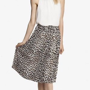 💥Final Price Drop💥Express- Pleated Skirt