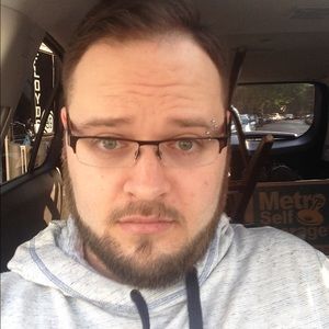 Meet your Posher, Dustin