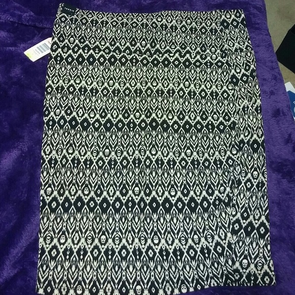 Plus Size Torrid Skull Ikat Bodycon skirt.