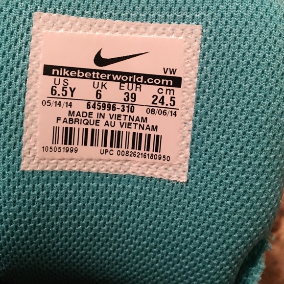 I'm selling 6.5 nikes berly used them👍🏻👍🏻👍🏻 - Picture 2 of 4