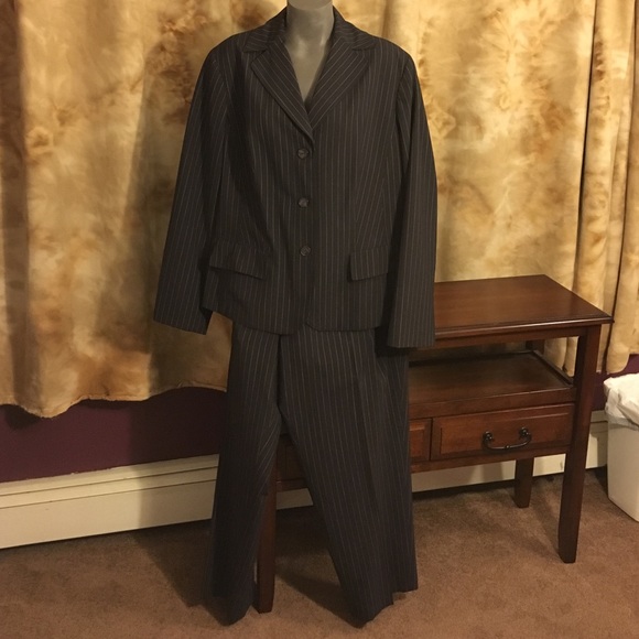 Woman's suit set by Anne Klein - Picture 1 of 4