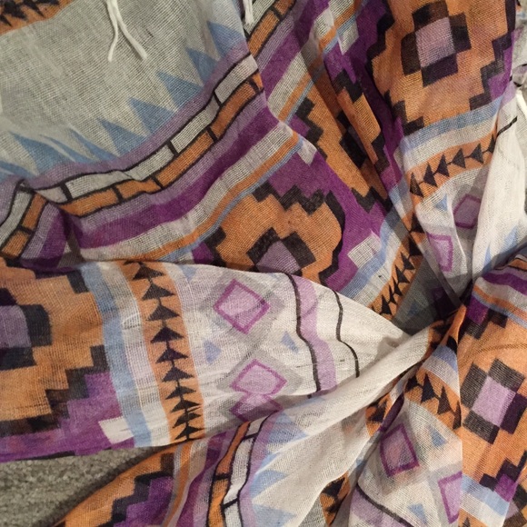 Patterned scarf - Picture 2 of 2