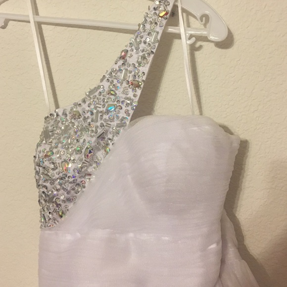 Homecoming / prom dress - Picture 2 of 3