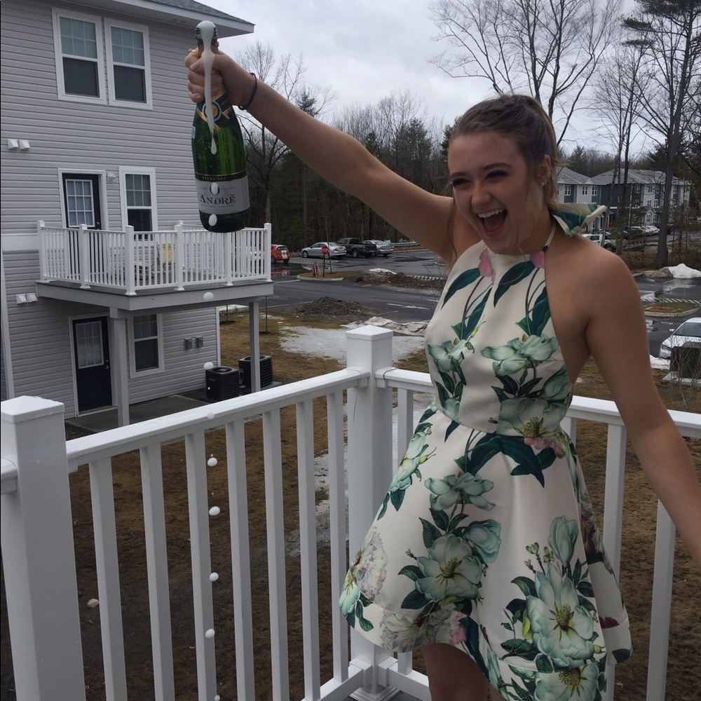 Meet your Posher, Lauren