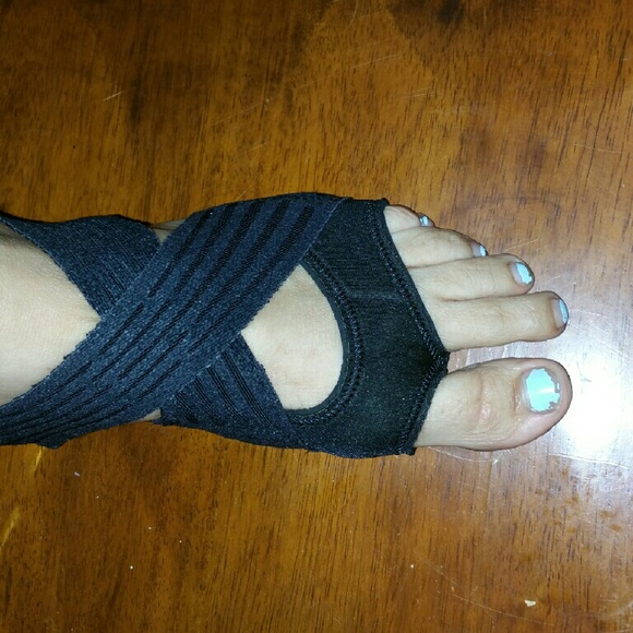 Nike Studio Wrap 4 NWOT