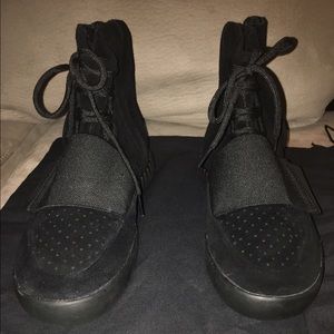 Yeezy Boost 750 Pirate Black
