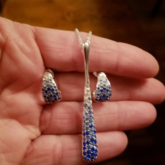 Necklace earring set