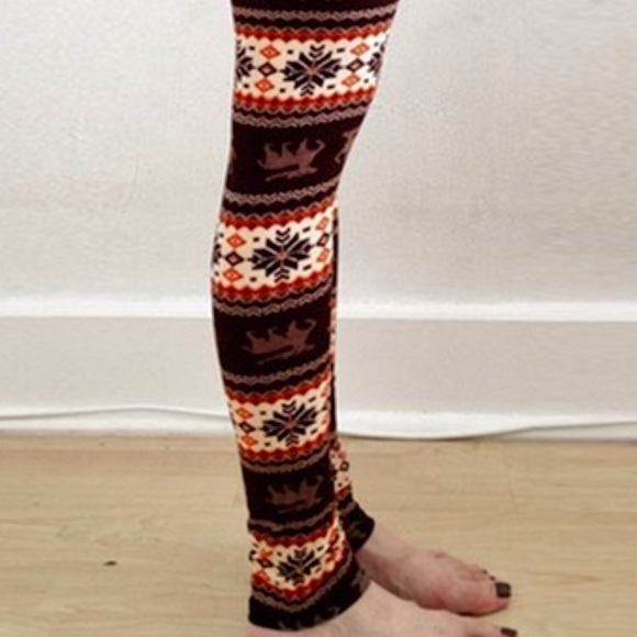 ✨HP✨Brown Deer and Snowflake Leggings - Picture 2 of 2