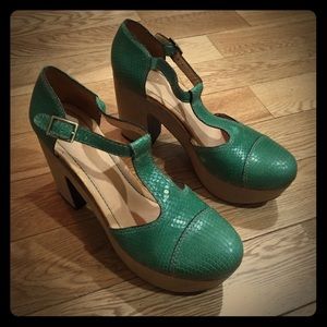 Green Leather T-Strap Platform Heels 70s Style
