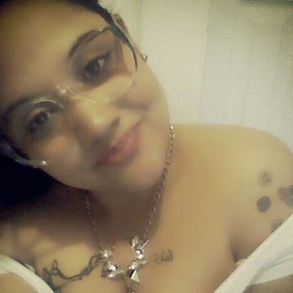 Meet your Posher, Emily - Picture 1 of 1