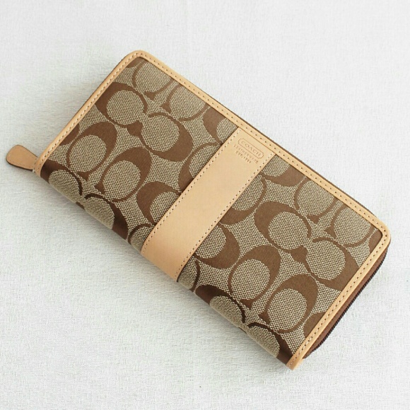 💚💛SALE💛💚 NWT COACH Classic Accordion Wallet