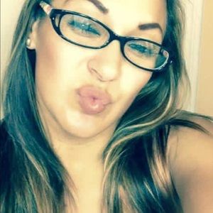 Meet your Posher, Adriana