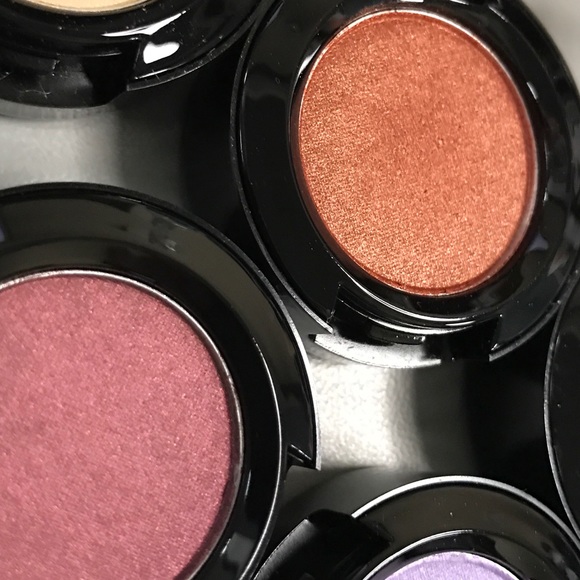 PICS ONLY MAC Venomous Villains single shadows - Picture 3 of 4