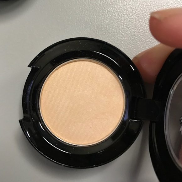 PICS ONLY MAC Venomous Villains single shadows - Picture 4 of 4