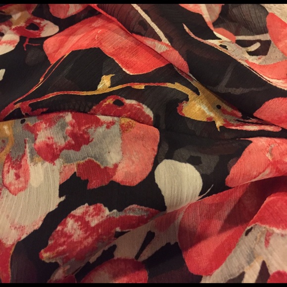 LAST 1!!! Small 5⭐️️ RATED Floral kimono - Picture 2 of 4