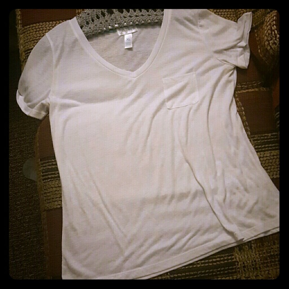 Just Be XL V-neck T-shirt